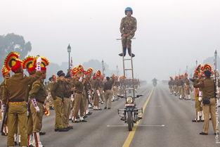 印度训练士兵吃瓜,训练中吃瓜提升耐力与毅力